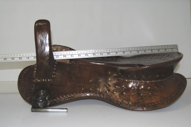 Measuring_for_a_Sidesaddle_Tree_2_1111110.jpg