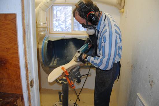 2014_Sept_30_17_Rod_carving_in_the_dirty_room.jpg