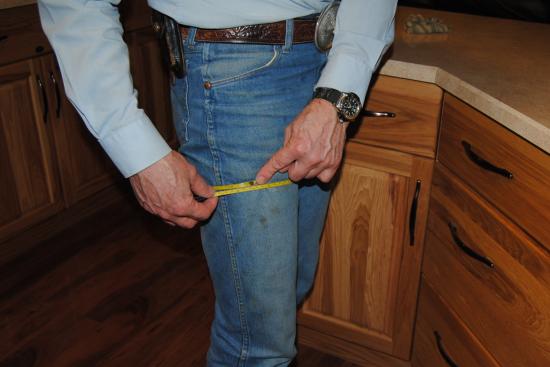 2013_Feb_16_3_measuring_thigh_circumference.jpg
