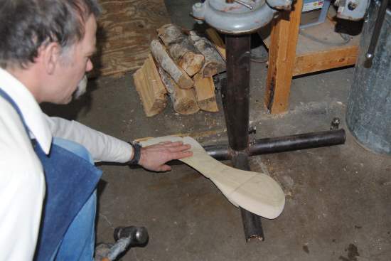 2015 Feb 10 1 testing a saddle tree bar for strength.jpg